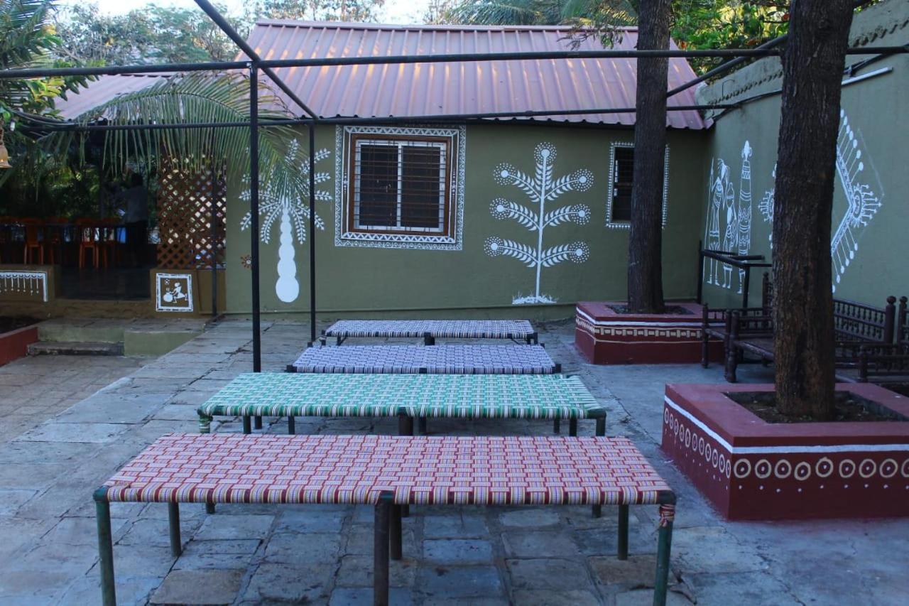 Nisarg Shrushti Farmhouse Hotel Pune Exterior foto